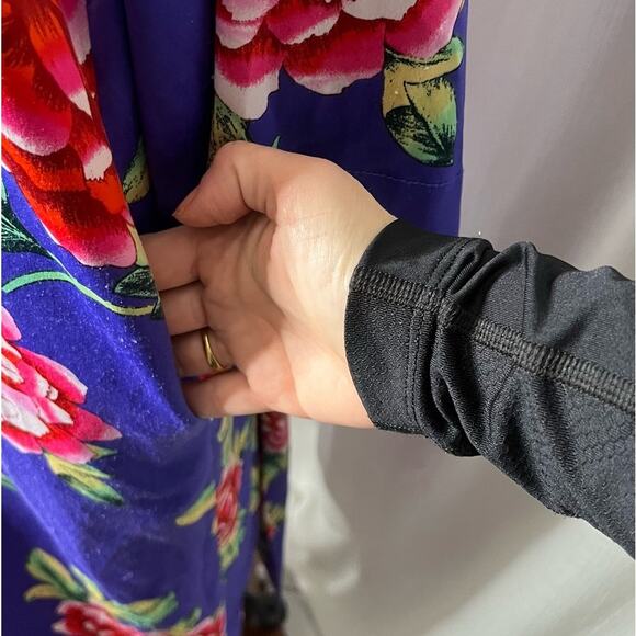 N NATORI Island Fleur-Printed Matte Satin Robe Size Medium - Picture 4 of 7